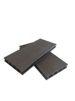 Revêtement de terrasse en composite bois-plastique moderne de couleur grise avec surface en bois grainé en relief 3D