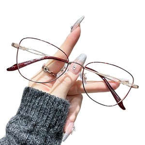 Gafas planas poligonales a la moda con filtro de luz azul, gafas retro adelgazantes, montura metálica para mujer, natural y de alta gama. - Product Image 5