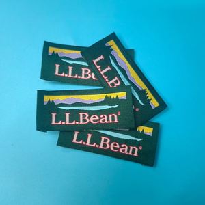 Étiquettes et labels tissés en polyester damassé à haute densité, personnalisés avec logo de marque, pliés en bout, pour vêtements - Product Image 3