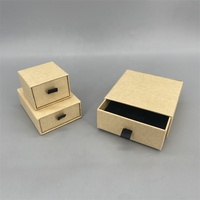 Boîtes d'emballage de bijoux en carton brun de luxe avec matériaux recyclés, fabriquées sur mesure pour les bagues et les colliers, emballage cadeau
