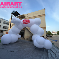 Arche gonflable blanche en forme de nuage. Arche gonflable en forme de nuage avec LED pour fête