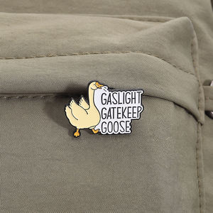 傻鹅珐琅别针我在评判你搞笑报价胸针卡通动物徽章饰品礼品给朋友批发 - Product Image 3