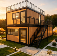 Maison conteneur pliable à deux étages en bois, bâtiment modulaire préfabriqué avec terrasse sur le toit, escalier extérieur, hébergement portable pour resort