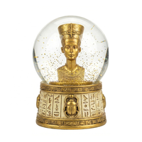 Fabricant de globes à neige personnalisés produit des statues de pharaons égyptiens, souvenirs touristiques, globes à eau pyramidaux personnalisés en résine.