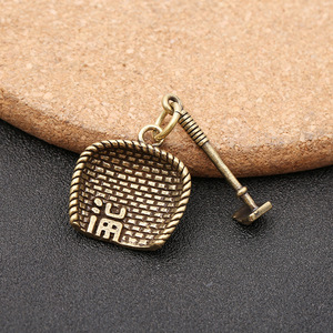 Porte-clés pendentif en laiton avec motif Fu et cinq grains, style rétro, accessoire pour voiture ou sac - Product Image 4