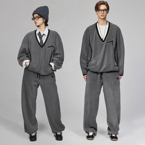 Conjunto Deportivo Unisex de Forro Polar, Sudadera con Cuello en V y Pantalones, Corte Holgado, Estilo Casual para Otoño, Manga Larga, Color Sólido, Cierre con Cordón - Product Image 5