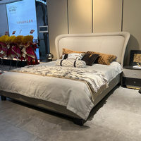Lit double en cuir de style mid-century en bois massif, luxe léger italien, pour chambre principale, villa, grand appartement, moderne, simple, haut de gamme