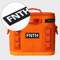 Étiquettes de vêtements en PVC/caoutchouc écologiques avec logo personnalisé, lettres minuscules, cœur en relief 3D, logo de marque, patch noir à coller sur les vêtements, les chapeaux