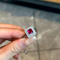 Bague carrée vintage en argent sterling 925 avec motif de zircon rouge coupe princesse pour les événements commémoratifs unisexes à cravate noire