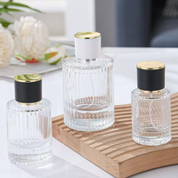 Bouteilles de parfum en verre rayées de luxe personnalisées, prêtes à l'emploi, 30 ml, 50 ml, 100 ml, avec bouchon en bois et estampage doré, pour diffuseur à bâtonnets