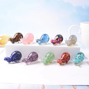 Alta calidad, venta al por mayor, 26*42mm, chips de cristal Natural, artesanías de resina, tallado de <span class=keywords><strong>caracol</strong></span>, artesanías, regalos de decoración del hogar de animales - Product Image 2