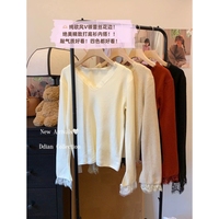Pull décontracté doux pour femme à col en V, manches longues, en maille avec dentelle crème blanche sur le col et les poignets