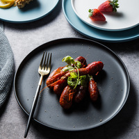 Assiette à dessert occidentale en céramique au design minimaliste moderne, compatible micro-ondes, motif uni, blanc mat et noir, assiette de petit-déjeuner