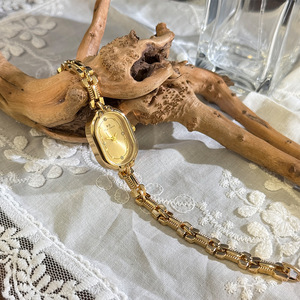 Semplice <span class=keywords><strong>orologio</strong></span> retrò piccolo oro <span class=keywords><strong>orologio</strong></span> ovale da <span class=keywords><strong>donna</strong></span> di nicchia High End di sentire bracciale gioielli da <span class=keywords><strong>donna</strong></span> <span class=keywords><strong>orologio</strong></span> al quarzo - Product Image 3