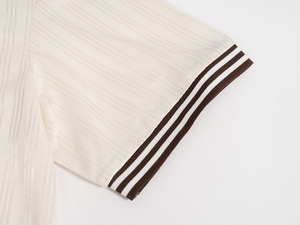 T-shirt personnalisé avec impression sérigraphique, col en <span class=keywords><strong>V</strong></span> doux, manches courtes compressives, t-shirt de sport avec logo, logo personnalisé imprimé - Product Image 3