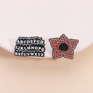 Offre Spéciale : Épinglette en émail <span class=keywords><strong>Stranger</strong></span> Things, Accessoire vestimentaire, Badge de revers, Bijou, Cadeau, Breloque de sac à dos pour les fans de <span class=keywords><strong>Stranger</strong></span> Things - Product Image 1