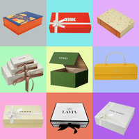 Boîte cadeau rigide pliable magnétique de luxe en matériaux recyclés et biodégradables, couleur bordeaux, avec couvercle, pour chaussettes et cadeaux pour animaux de compagnie