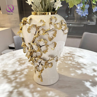 Vas Bunga Keramik Dekoratif Daun Ginkgo Berlapis Emas Mewah Ringan Buatan Tangan untuk Dekorasi Meja Rumah Hotel Foyer.