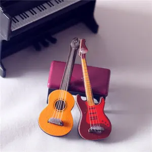 Instrumen Musik Gitar Kayu Dekorasi Miniatur Rumah Boneka 1/12