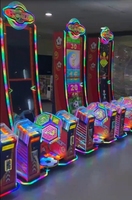Machine de jeu d'arcade multicolore du monde du football à pièces carrés machine d'amusement de jeu de cube tournant pour FEC