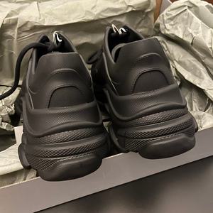 รองเท้ากีฬาลำลองดีไซน์หรูหรา สวมใส่สบาย กันลื่น รองเท้าวิ่งผู้ชายแบบผูกเชือก เพิ่มความสูง หนังแท้ - Product Image 2