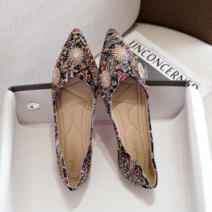 Taglia personalizzata 34-43 etnico retrò stampato <span class=keywords><strong>Ballerina</strong></span> piatto punta a punta vestito scarpe basse donna Casual rivetti scarpe - Product Image 3