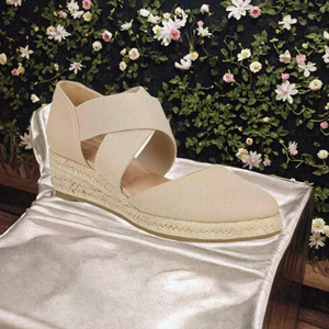 รองเท้าส้นเตารีดแบบใหม่สำหรับผู้หญิง สไตล์ฤดูร้อน ไซส์ใหญ่ แบบมีเชือกผูก ดีไซน์เชือกป่านทันสมัย ปิดหัวเท้า - Product Image 2