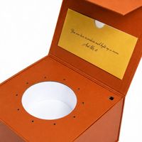 Boîte cadeau magnétique de luxe OEM ODM avec logo personnalisé, boîte cadeau en carton artisanal à couvercle rabattable, boîte cadeau orange avec doublure en papier