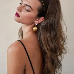 Boucles d'oreilles en zircon cubique en acier inoxydable or 18 carats à la mode forme hémisphérique grandes boucles d'oreilles en diamant bijoux - Product Image 6