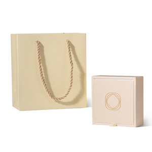 Mini Bolsas de Papel para Empaque de Joyería 14x15x7cm Beige y Gris Niebla Rectangulares para Punto de Venta - Product Image 3