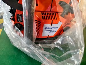 Motosierra de Gasolina Husq 395xp de 93.6cc para Trabajo Pesado, Motosierra Profesional de Dos Tiempos para Tala y Corte de Árboles - Product Image 5