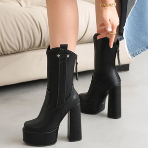 Bottines pour femmes à plateforme haute, talons épais, bout rond, semelle épaisse, fermeture éclair arrière, couleur marron uni - Product Image 5