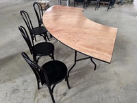 Table de réception ronde moderne en gros, structure en contreplaqué et métal, usine OEM pour banquets extérieurs et projets commerciaux