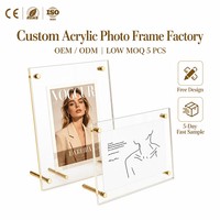Cadre photo en acrylique personnalisé, faible MOQ (5 pièces), échantillon rapide en 5 jours, OEM ODM, cadre transparent avec pieds dorés pour l'affichage d'œuvres d'art
