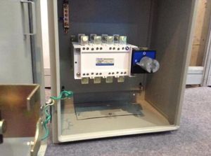 YUYE CE/CCC/KEMA kotak distribusi MTS bersertifikasi muatan isolasi Panel sakelar papan <span class=keywords><strong>Transfer</strong></span> <span class=keywords><strong>Manual</strong></span> kotak logam penutup - Product Image 3