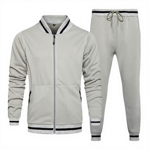 Conjunto Deportivo para Hombre, Color Gris Claro, Cómodo, 100% Algodón, Chaqueta con Cierre y Pantalones con Cordón, Dos Piezas, Marca Privada - Product Image 1
