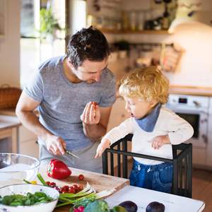 Tabouret de cuisine pour enfants avec rail de sécurité Tour d'apprentissage en <span class=keywords><strong>bois</strong></span> de bambou pour les tout-petits de <span class=keywords><strong>18</strong></span> <span class=keywords><strong>mois</strong></span> et plus - Product Image 5