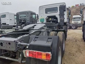 Used SINOTRUCK HOWO 371 Tractor Truck 6X4 Diesel Manual Transmission 371HP Euro 3 Left Steering Truck Head Logistics Transport - Product Image 4