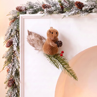 Ornement de Noël suspendu en forme d'écureuil avec pomme de pin et baies, décoration de fête en peluche moelleuse, cadeau