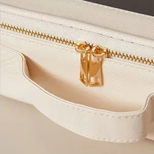 Borsa cosmetica trasparente in pelle pu da donna bianca personalizzata borsa da toilette impermeabile per il trucco di lusso