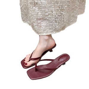 Nouvelles chaussures à talons hauts à bout pointu avec paillettes, dessus en cuir véritable noir, semelle extérieure en caoutchouc, respirantes, confortables, antidérapantes, exsudent de l'élégance - Product Image 1