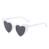 Lunettes de soleil classiques rétro en forme de cœur 2026, montures de lunettes vintage, verres solaires anti-UV en métal – Grande Vente