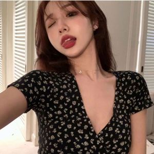 เสื้อผ้าแฟชั่นฤดูร้อนขายส่ง ลายดอกไม้น่ารัก คอวี ทรงเข้ารูป แขนสั้น ผ้าโพลีเอสเตอร์ผสมไหมนม ยี่ห้อ Mairun สหรัฐอเมริกา สำหรับผู้หญิง - Product Image 3