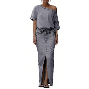 Ensemble 2 pièces en jean pour femme : haut court à épaules dénudées et jupe longue fendue sur le devant – Tenue tendance pour femme - Product Image 6