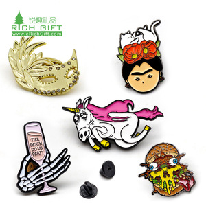 Vente en gros de pins de revers personnalisés en émail souple, à bas prix, sur le thème de <span class=keywords><strong>Tom</strong></span> le chat de dessin animé, style anime kawaii, en promotion - Product Image 3