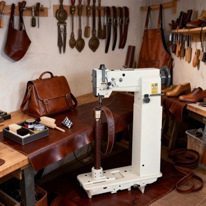 High Post Bed <b>Sewing</b> <b>Machine</b> Single Needle Feed Industrial <b>Sewing</b> <b>Machine</b> for <b>Leather</b> Cloth - Product Image 1