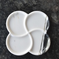 Plateau de service et plateau à collation en marbre naturel à 4 compartiments, fabriqué à la main par Stonekocc, avec un design moderne, personnalisable pour la décoration de la maison
