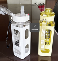 Bouteille d'eau carrée en plastique portable grande capacité 900 ml pour étudiants, avec cordon, idéale pour la randonnée et le sport