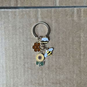 Wholesale <b>Bee</b> Sun Flower Honeycomb Keychain Metal Pendant Keyring for <b>Gifts</b> - Product Image 2