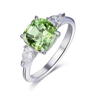 Anillo de compromiso de moda para mujer con gema de peridoto natural, corte cojín y engaste de garra T0044 - Product Image 1